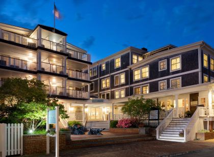 Vineyard Square Hotel & Suites