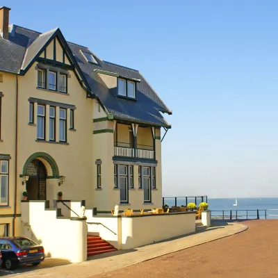 Boulevard Hotel Scheveningen Hotel dekat Istana Kedamaian (Peace)