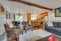 Kenmore Retreat w/ Shared Hot Tub - 1 Mi to Lake!