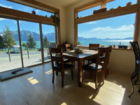 Front Row Bed and Breakfast Hotels in Seward
