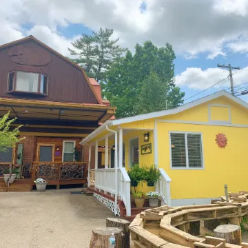 The Iris Garden Downtown Cottages and Suites