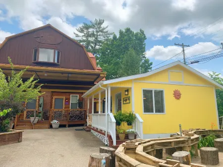 The Iris Garden Downtown Cottages and Suites