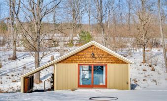 Hike, Fish & Boat: Waterfront Cabin in Ryegate!