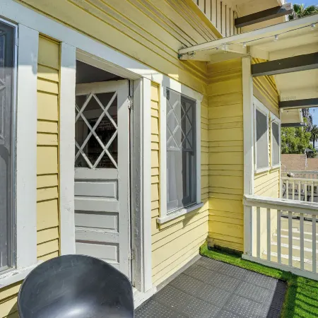 1 Mi to Dtwn! Bright Long Beach Apartment