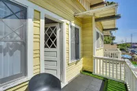 1 Mi to Dtwn! Bright Long Beach Apartment