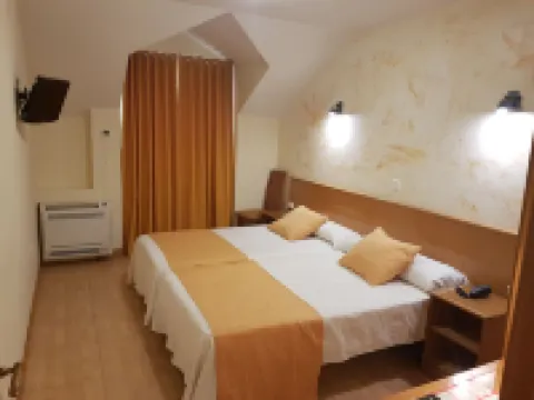 Hotel Camargo Hoteles cerca de Camping Bungalows Costa San Juan
