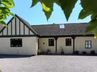 3 Home Farm South Hotels in Combpyne Rousdon