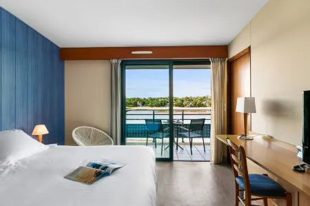 Hotel le Pavillon Bleu Отели в г. Ангрс