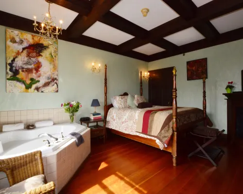 Marketa's Bed and Breakfast Hotels near Laurel Point