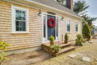 1 Mi to Sand! Mid-Cape Chatham w/ Furnished Deck - Wifi