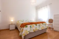 Foz Village Beach by Rent4All Hotel di Buarcos