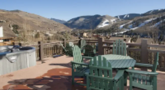 Robason  6 Bedroom Home by RedAwning