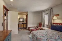 Nice Update Condo - Great Access to Superbee Lift in East Village - AN302 by RedAwning - Bathtub