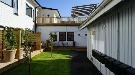 Easy Livin' Apartment Hotel Отели рядом со станцией Ваксджо- станция