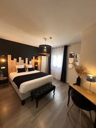 Auberge du Vieux Lanas Logis Hotel Restaurant Отели в г. Рокль