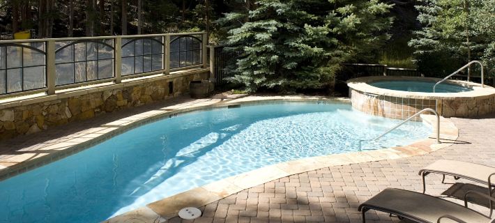 Luxury 1-Bedroom Ski-in Out Condo with Slopeside Heated Pool, No Cleaning Fee 1 Condo by Redawning Hotels in Keystone