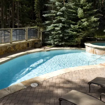 Luxury 1-Bedroom Ski-in Out Condo with Slopeside Heated Pool, No Cleaning Fee 1 Condo by Redawning