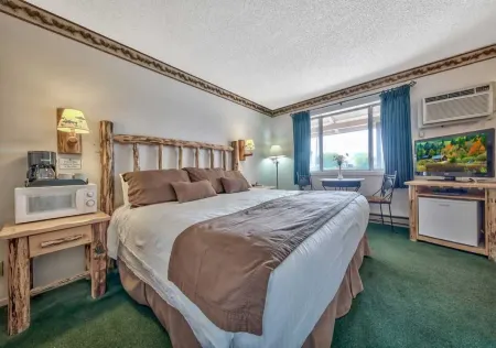 Walker River Lodge Отели рядом с достопримечательностью «Травертин Хот Спрингс»