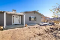 Dreamspace - Hot Tub, Fire Pit, 5 Min. to Park 2 Bedroom Home by Redawning Hotel a Joshua Tree