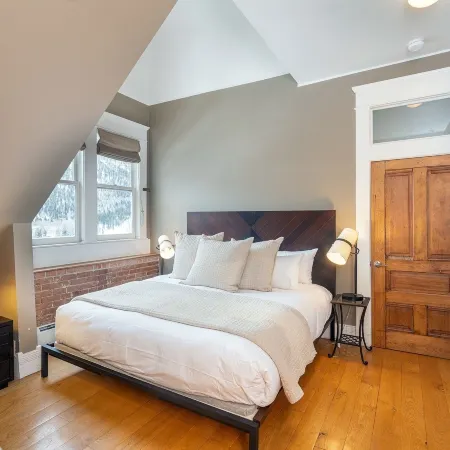 Ajax Loft 1 Bedroom Apts by RedAwning