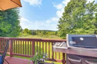 Family Getaway w/ Deck: 3 Mi to Lake Champlain -  Ferienwohnungen