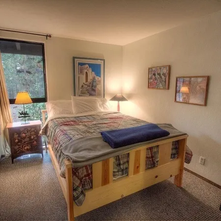 Alpine Getaway 3 Bedroom Home by RedAwning