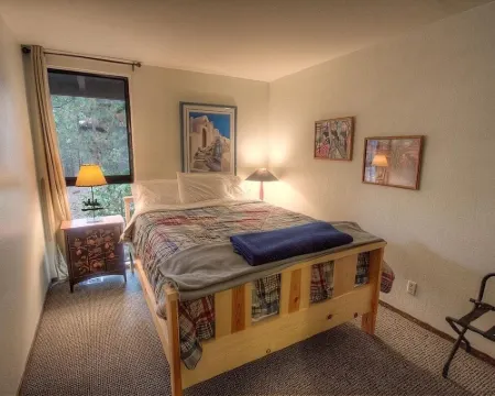 Alpine Getaway 3 Bedroom Home by RedAwning Hotels in Dollar Point