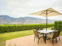 Shiraz Villa Hotels in Osoyoos