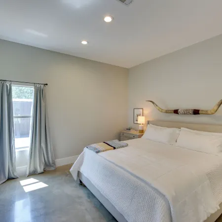 Modern Kennard Cabin w/ 3 Casitas - Walk to Pond!
