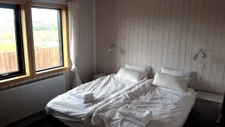 Amazing cabin with warm interior, hot tub, fire place, projector & magical views Отели в г. Grimsnes- og Grafningshreppur