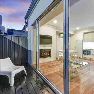 Aloha Central Luxury Apartments Rooms