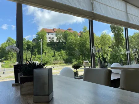 Waldhotel Felsenkeller Отели в г. Диссен-ам-Тойтобургер-Вальд