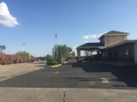 Village Inn Hotels in Tulare