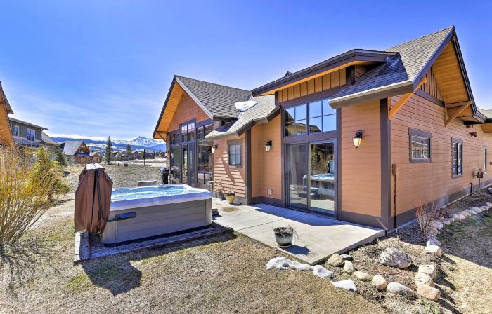 Mtn-View Fraser Home w/ Hot Tub - Near Skiing!