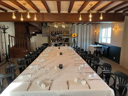 Restaurant Hotel Logis Chez Sophie Отели в г. Луже-Сюр-Мэр