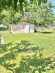 Secluded location in quiet neighborhood 2 miles from the brand new amphitheater.