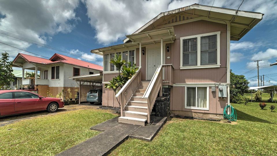 Hawaiian Hideaway w/ Yard < 2 Miles to Hilo Bay!