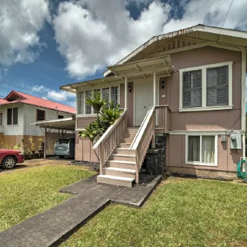 Hawaiian Hideaway w/ Yard < 2 Miles to Hilo Bay!