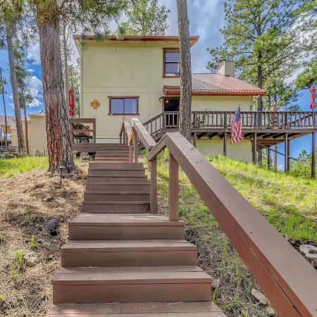 Ruidoso Cabin w/ Deck + Views: 4 Mi to Winter Park