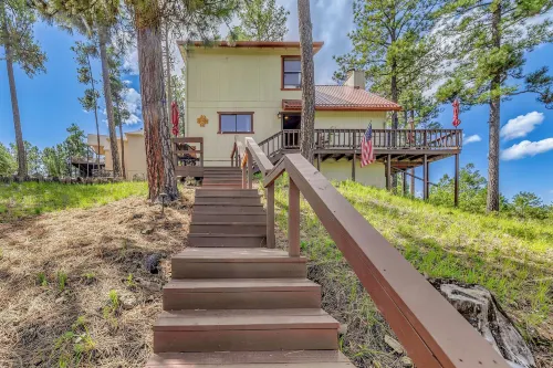 Ruidoso Cabin w/ Deck + Views: 4 Mi to Winter Park - Wifi