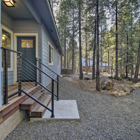 Secluded Butte Meadows Cabin w/ Deck & Grill!