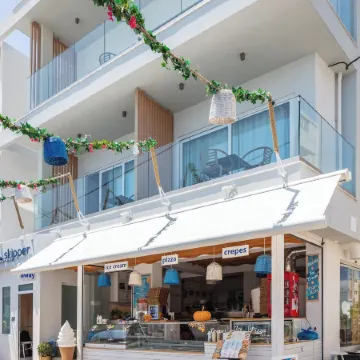 Skipper Beachfront Suites