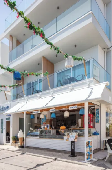 Skipper Beachfront Suites