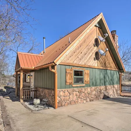Lakefront Shell Knob Home w/ Deck & Gas Grill