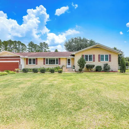 Moncks Corner Home ~ 4 Mi to Lake Moultrie! Hotels in Berkeley County