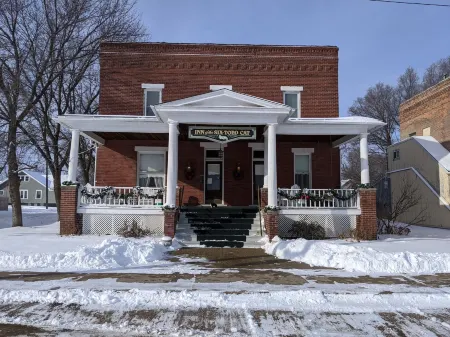 Inn of the Six-Toed Cat