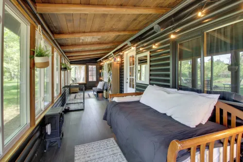 1 Mi to Beach & Lake: Breezy Point Cabin w/ Yard! - 무료 와이파이