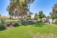 Rio Bravo Country Club Home in Bakersfield w/ Pool - 3 Yıldız