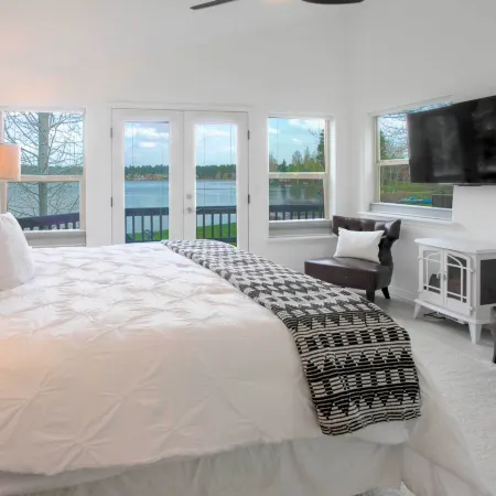 Pagosa Lakefront Home w/ Hot Tub, A/C, & Canoe!