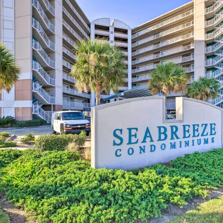 Sunny Beachfront Biloxi Condo w/ Resort Amenities!